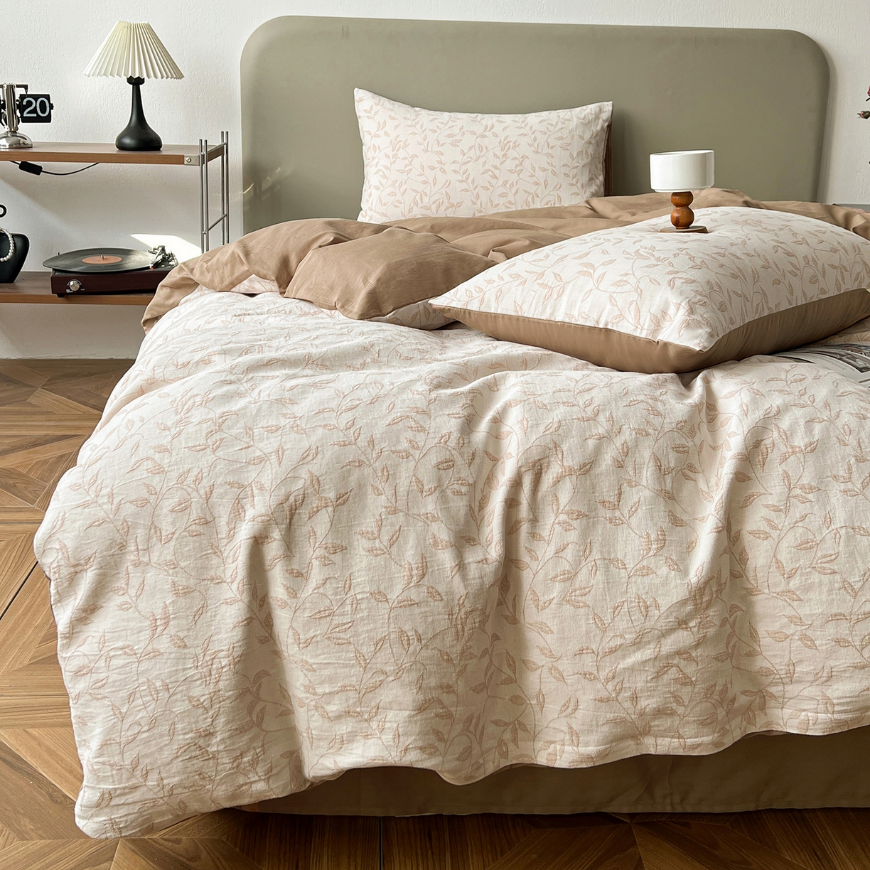 91家纺网 家纺一手货源 找家纺 锦彩家居 2026新款全棉色织三层大提花四件套-花漫辞系列（提供买家秀） 罗蔓-咖