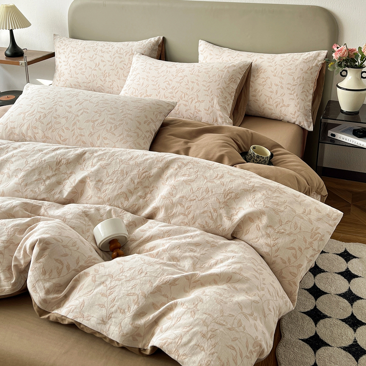 91家纺网 家纺一手货源 找家纺 锦彩家居 2026新款全棉色织三层大提花四件套-花漫辞系列（提供买家秀） 罗蔓-咖