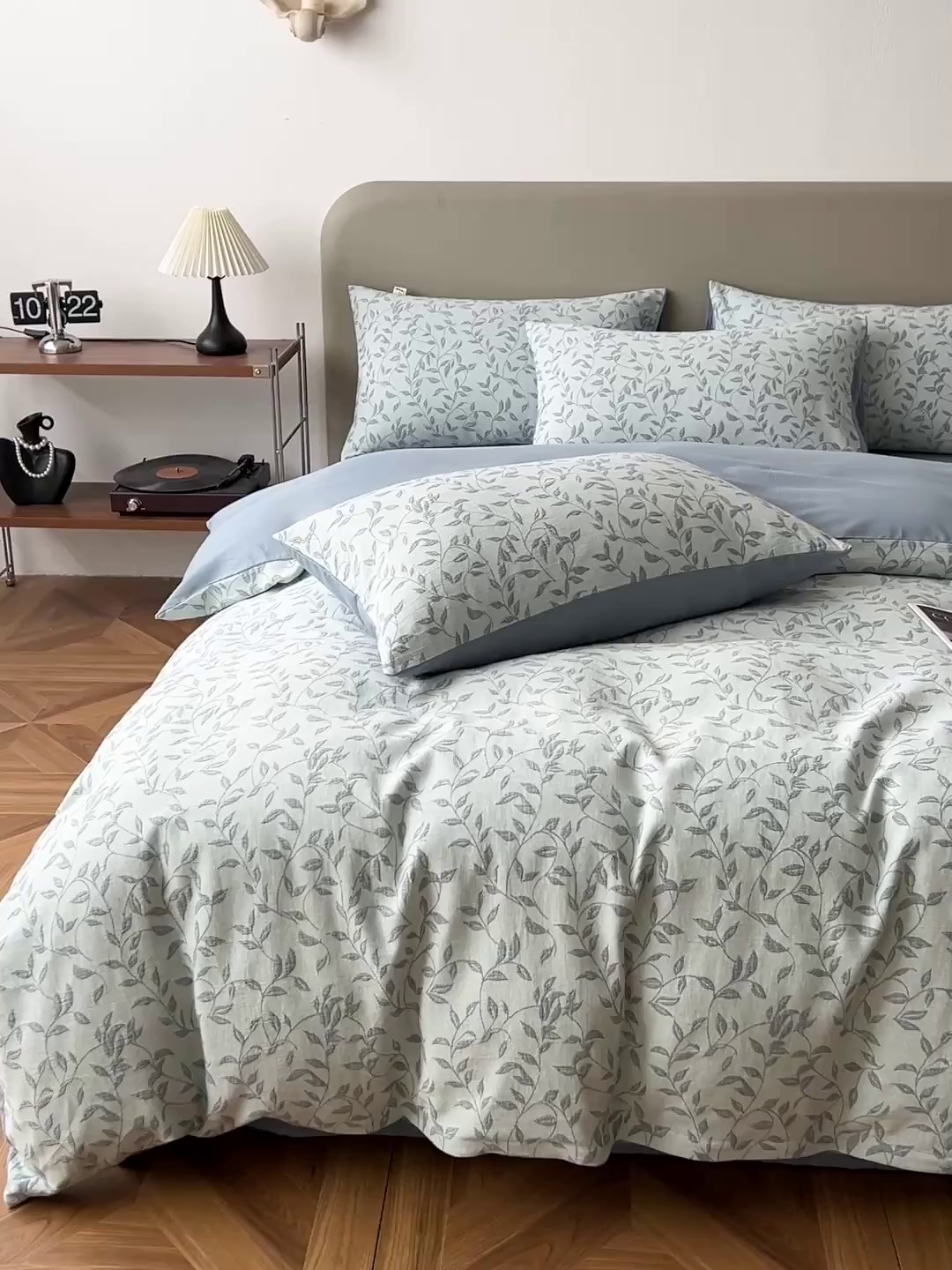 91家纺网 家纺一手货源 找家纺 锦彩家居 2026新款全棉色织三层大提花四件套-花漫辞系列（提供买家秀） 罗蔓-蓝