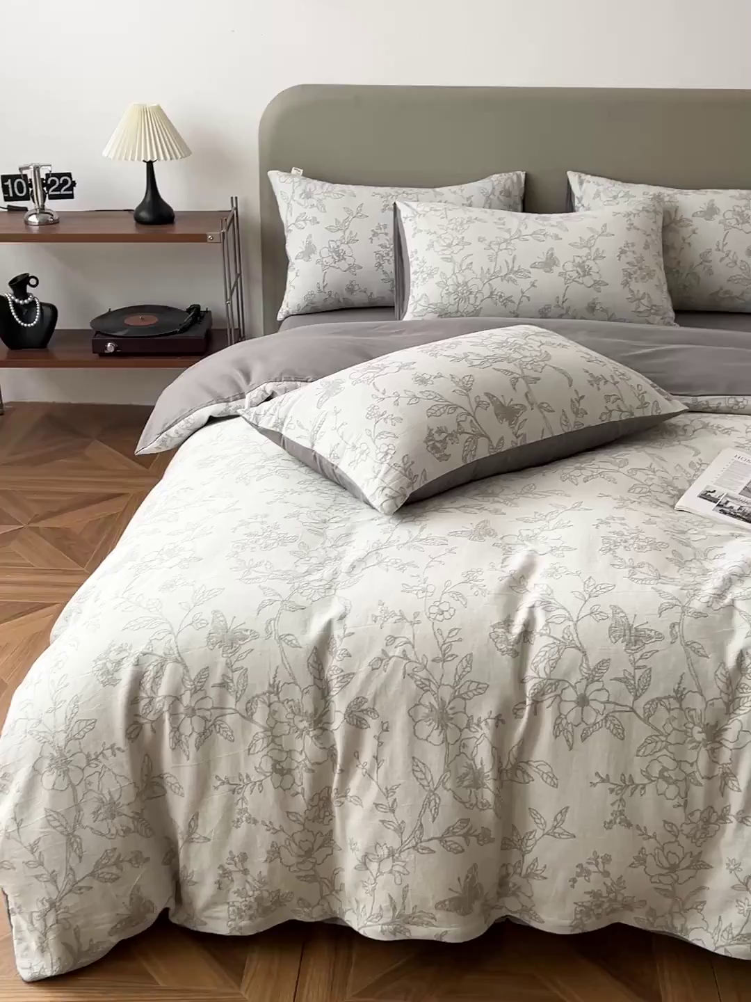 91家纺网 家纺一手货源 找家纺 锦彩家居 2026新款全棉色织三层大提花四件套-花漫辞系列（提供买家秀） 繁花-灰