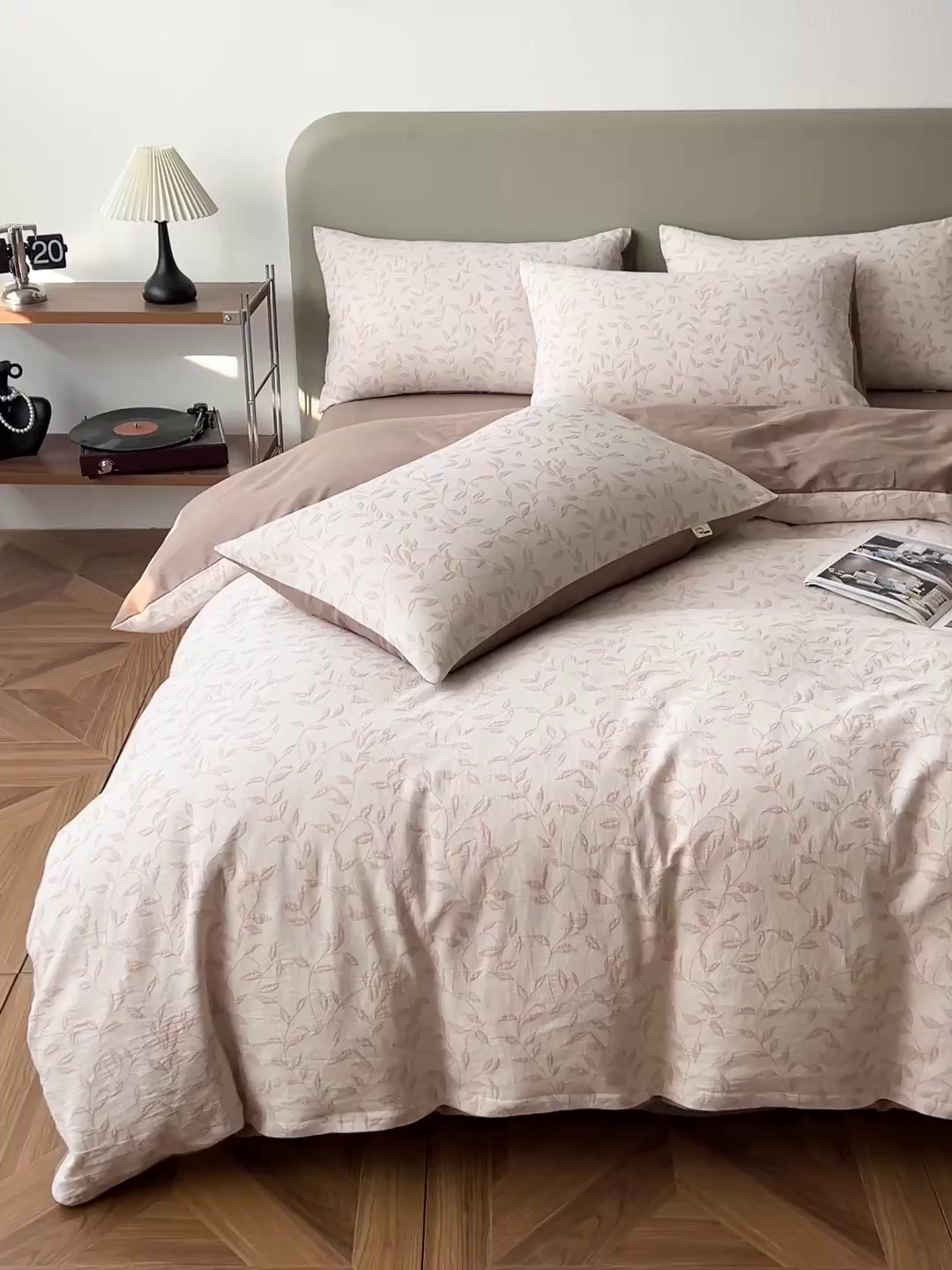 91家纺网 家纺一手货源 找家纺 锦彩家居 2026新款全棉色织三层大提花四件套-花漫辞系列（提供买家秀） 罗蔓-咖