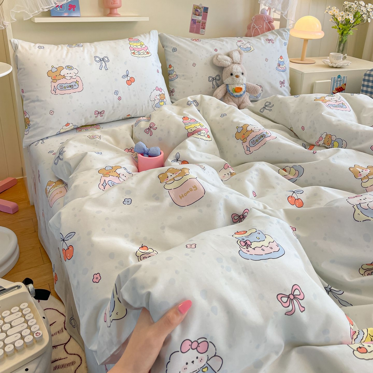 91家纺网 家纺一手货源 找家纺 寻米 2026新款春夏全棉13070印花四件套单品系列-单被套 小熊饼干