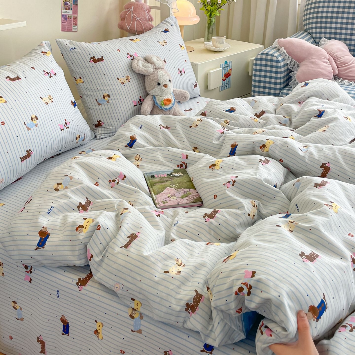 91家纺网 家纺一手货源 找家纺 寻米 2026新款春夏全棉13070印花四件套单品系列-四件套 小狗没烦恼-兰