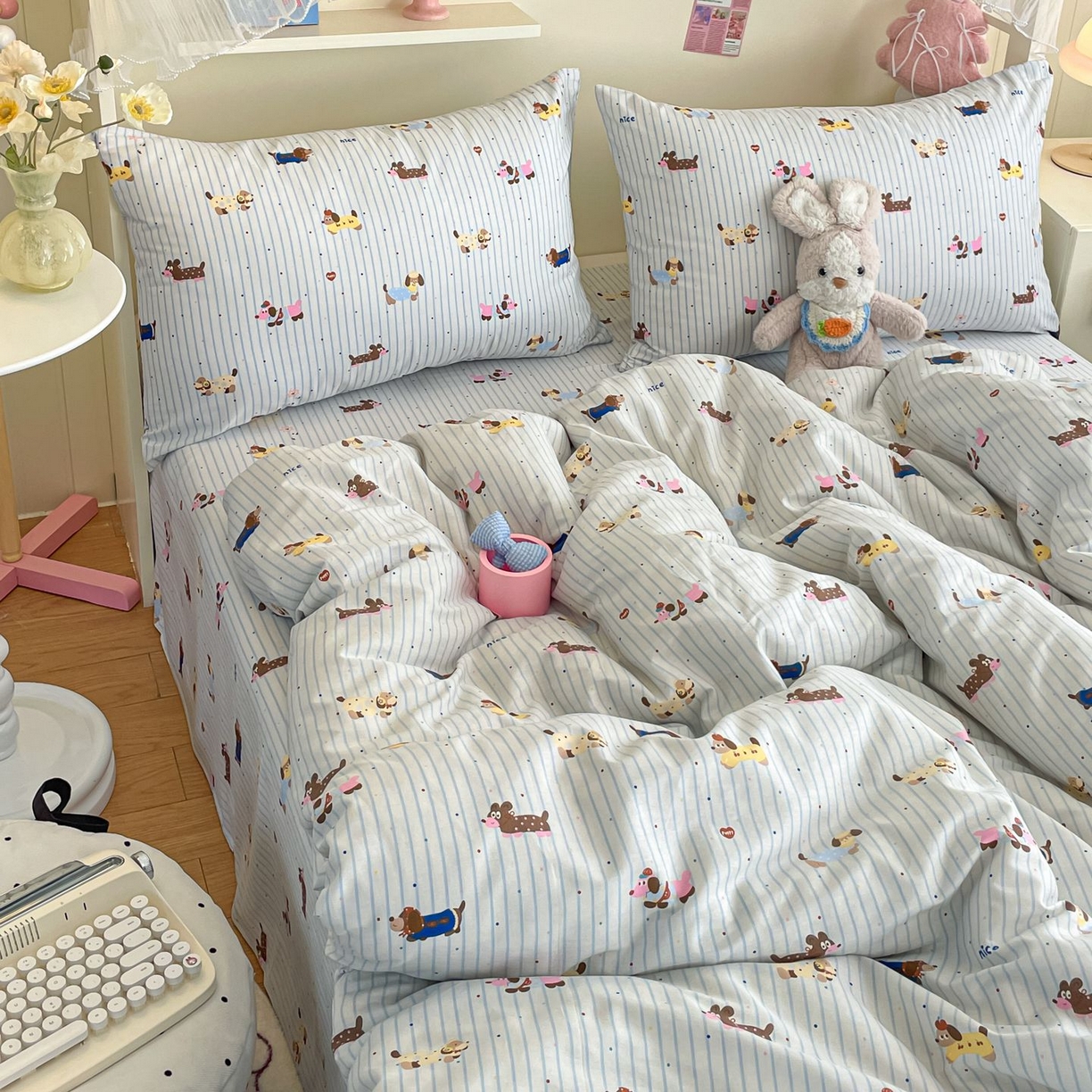 91家纺网 家纺一手货源 找家纺 寻米 2026新款春夏全棉13070印花四件套单品系列-四件套 小狗没烦恼-兰