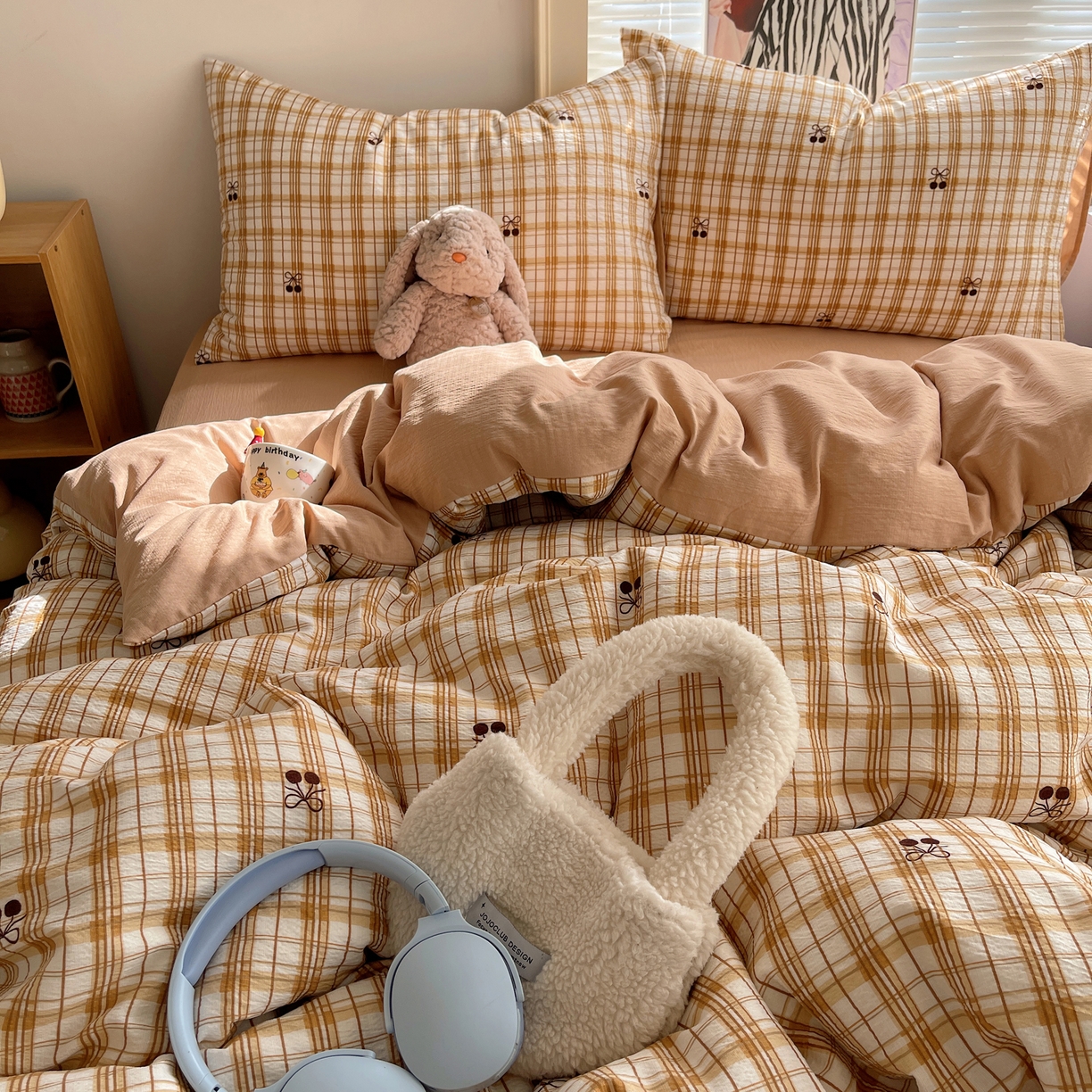 91家纺网 家纺一手货源 找家纺 繁花家居 2026新款木棉双层纱四件套 焦糖格樱1