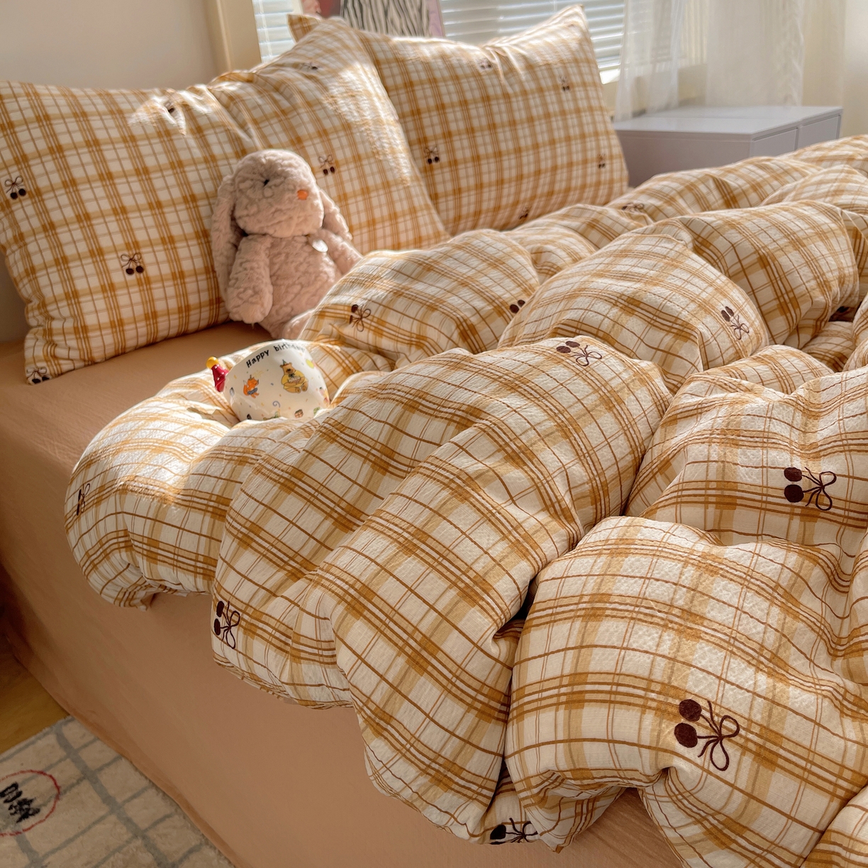 91家纺网 家纺一手货源 找家纺 繁花家居 2026新款木棉双层纱四件套 焦糖格樱1