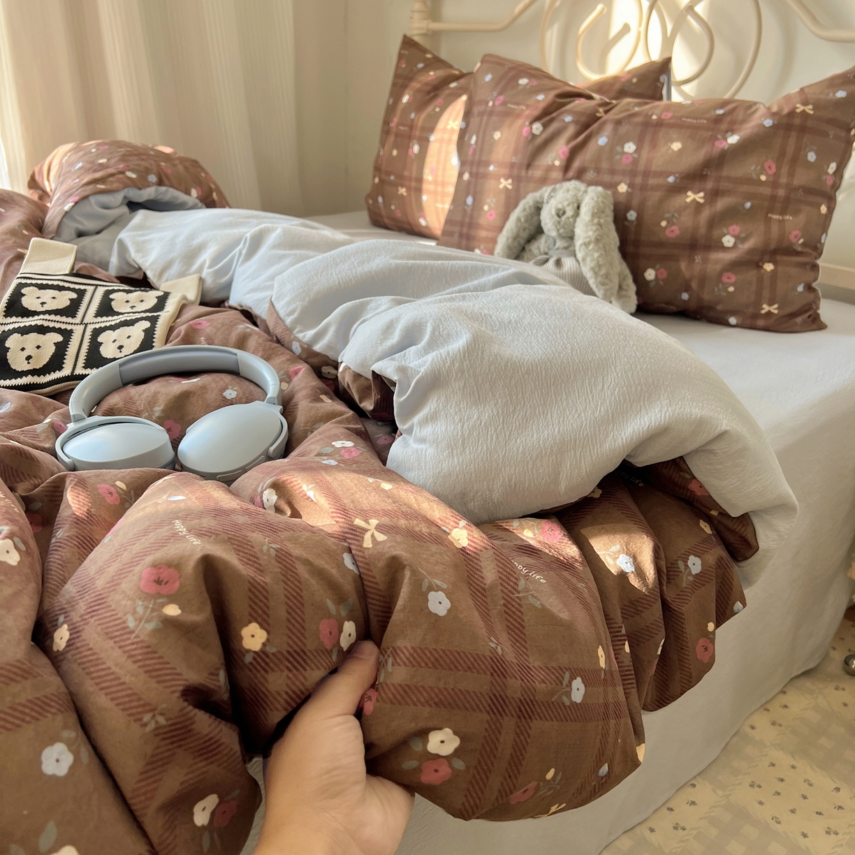 91家纺网 家纺一手货源 找家纺 繁花家居 2026新款木棉双层纱四件套 蓝色咖棕花