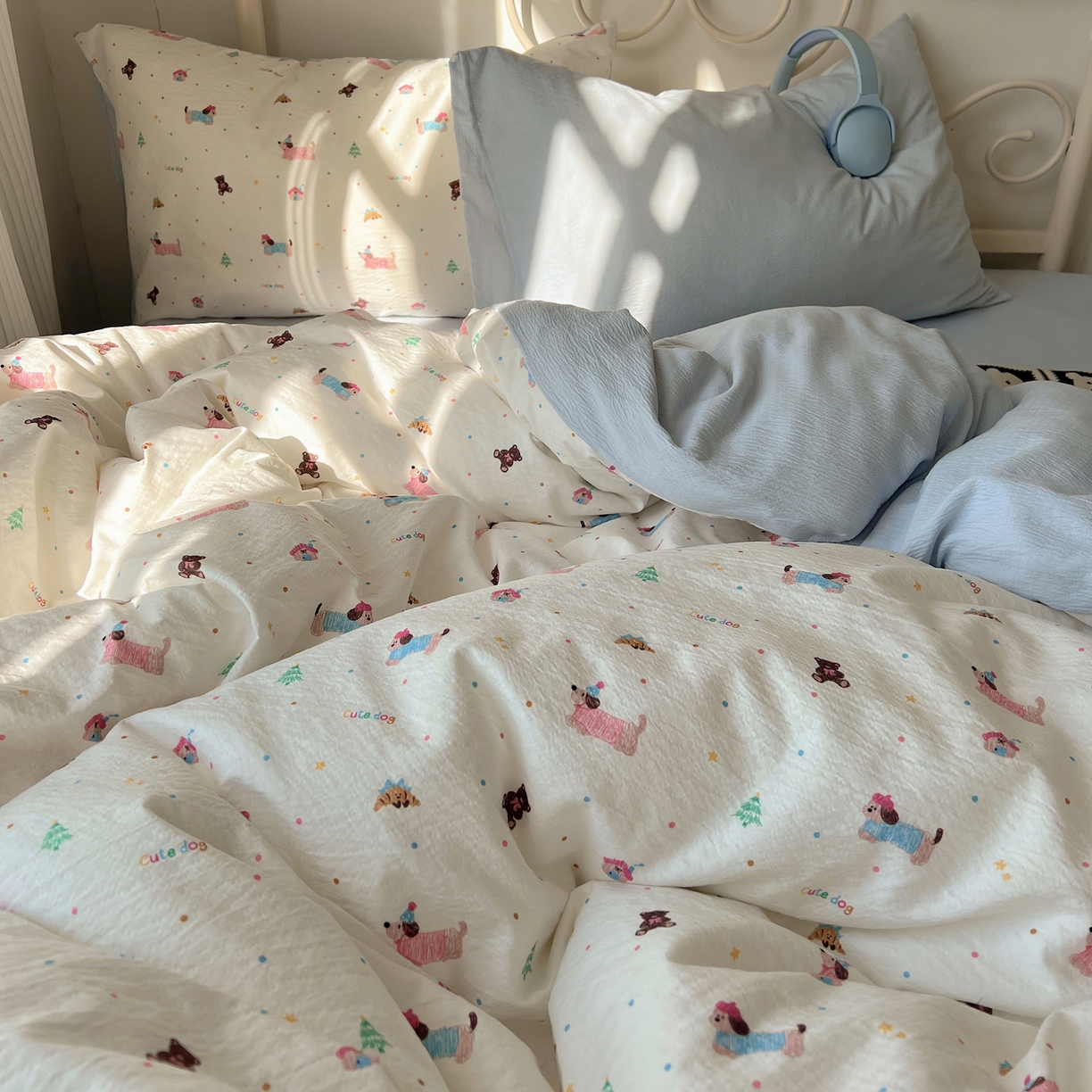 91家纺网 家纺一手货源 找家纺 繁花家居 2026新款木棉双层纱四件套 蓝色腊肠狗