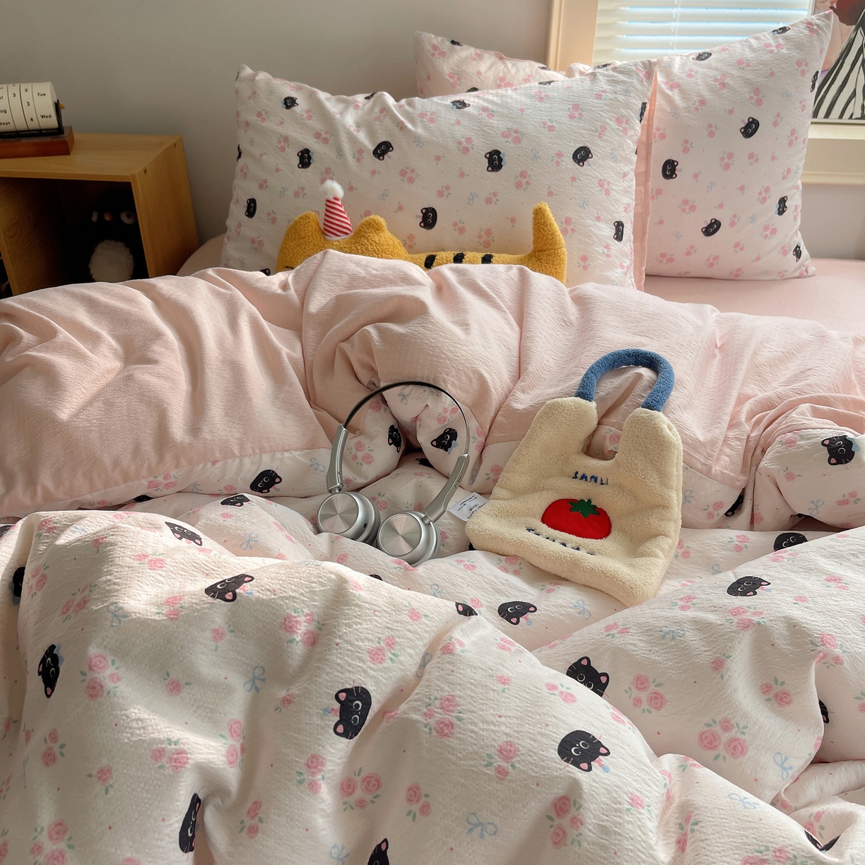 91家纺网 家纺一手货源 找家纺 繁花家居 2026新款木棉双层纱四件套 蔷薇黑猫