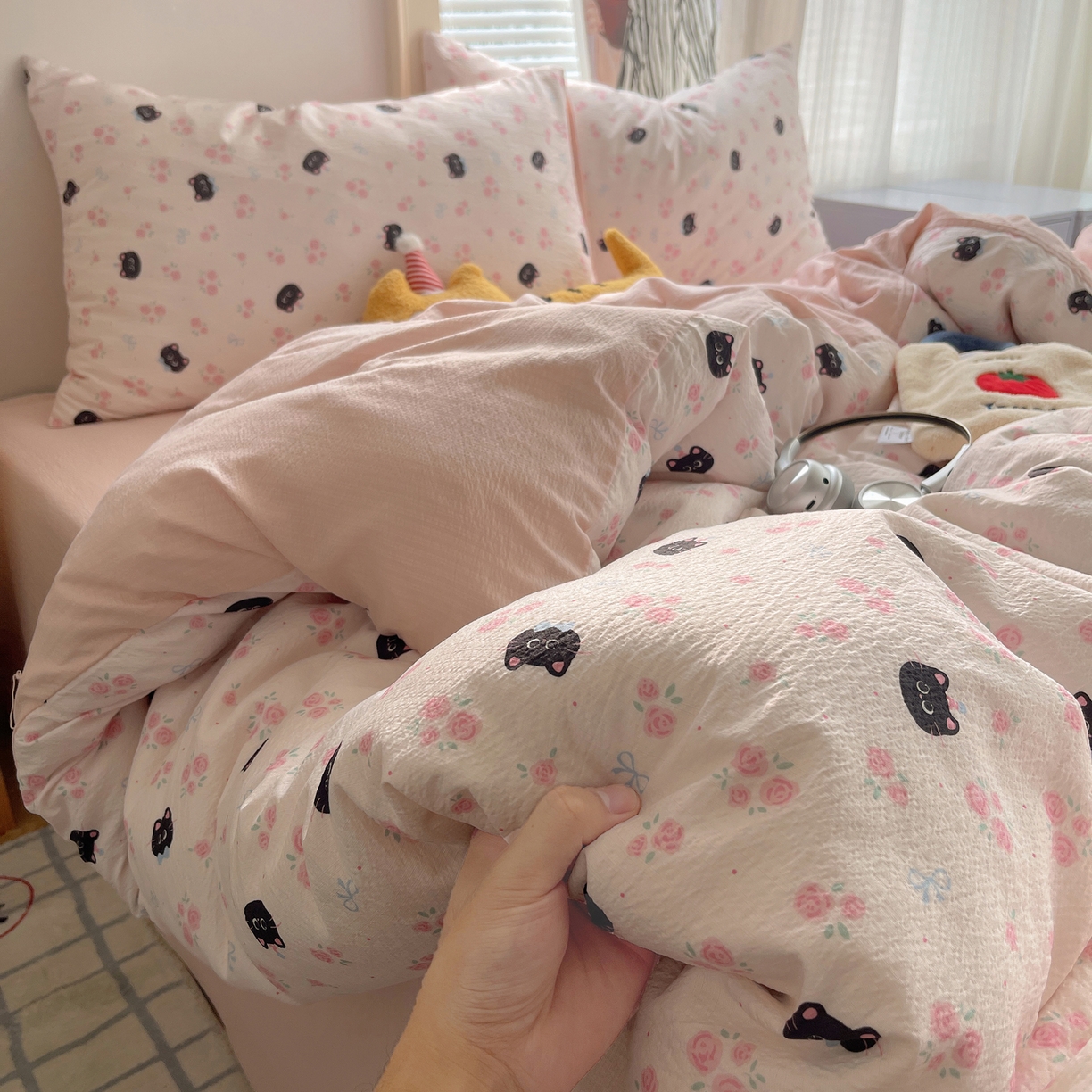 91家纺网 家纺一手货源 找家纺 繁花家居 2026新款木棉双层纱四件套 蔷薇黑猫