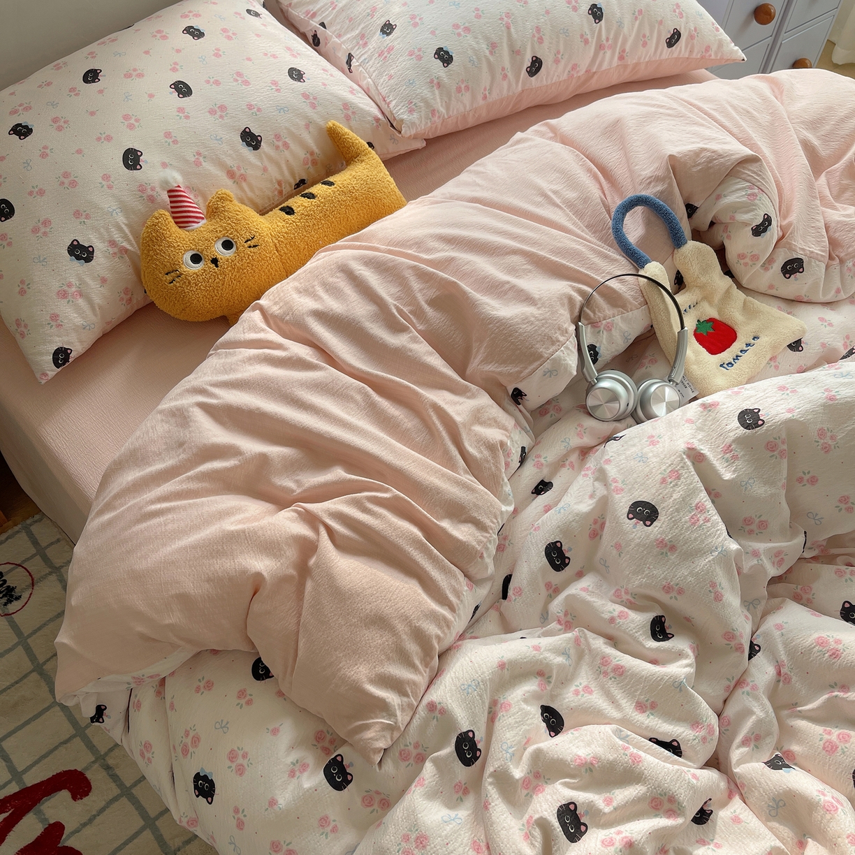 91家纺网 家纺一手货源 找家纺 繁花家居 2026新款木棉双层纱四件套 蔷薇黑猫