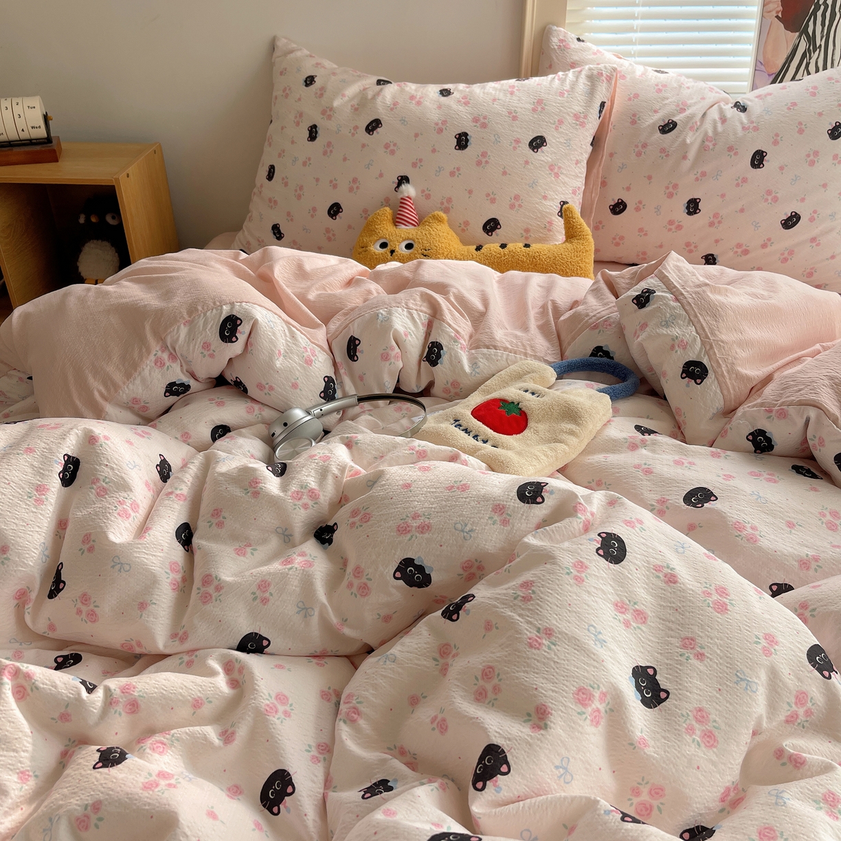 91家纺网 家纺一手货源 找家纺 繁花家居 2026新款木棉双层纱四件套 蔷薇黑猫