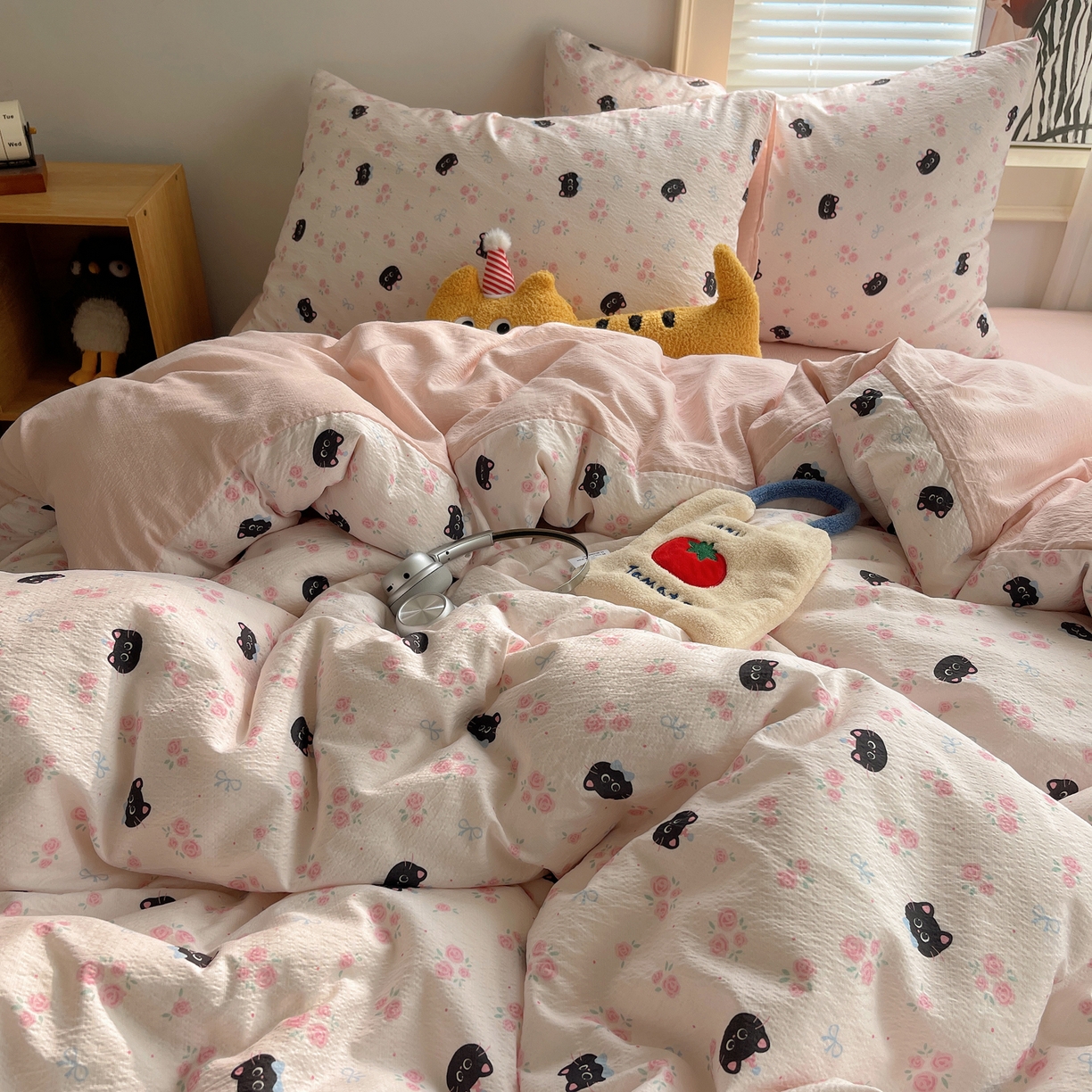 91家纺网 家纺一手货源 找家纺 繁花家居 2026新款木棉双层纱四件套 蔷薇黑猫