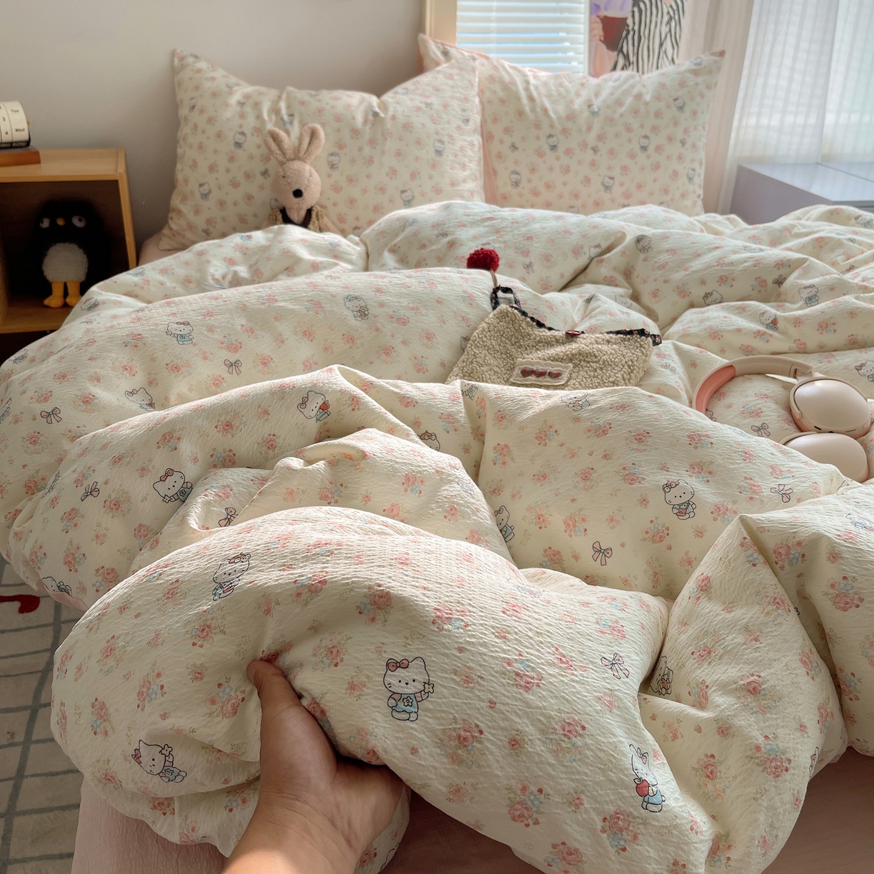 91家纺网 家纺一手货源 找家纺 繁花家居 2026新款木棉双层纱四件套 揉花粉猫