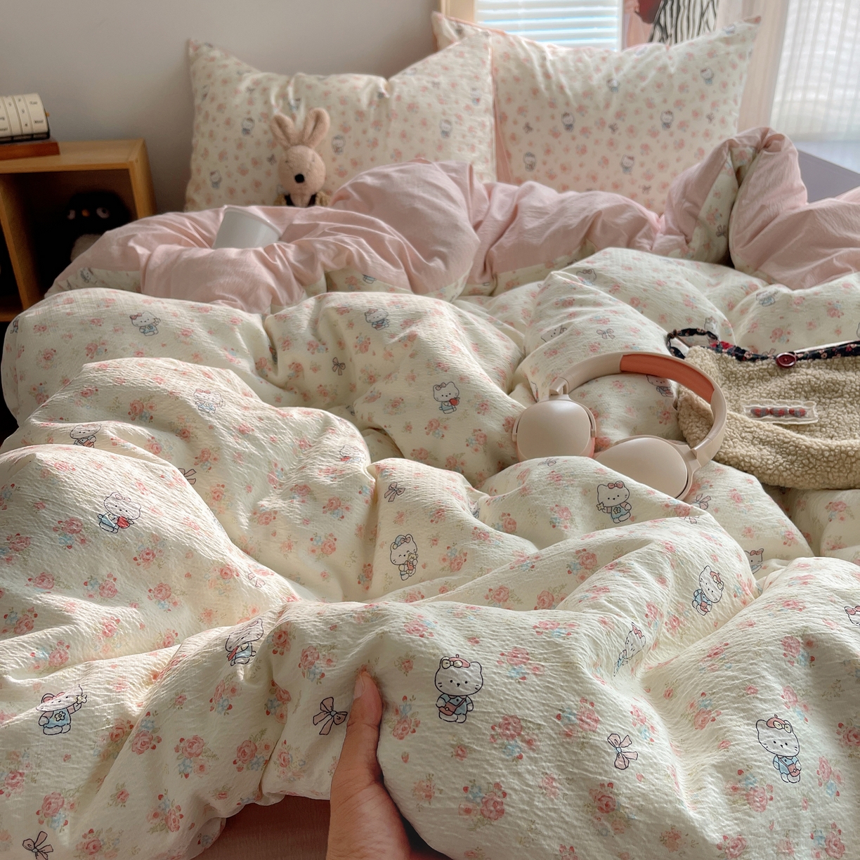 91家纺网 家纺一手货源 找家纺 繁花家居 2026新款木棉双层纱四件套 揉花粉猫