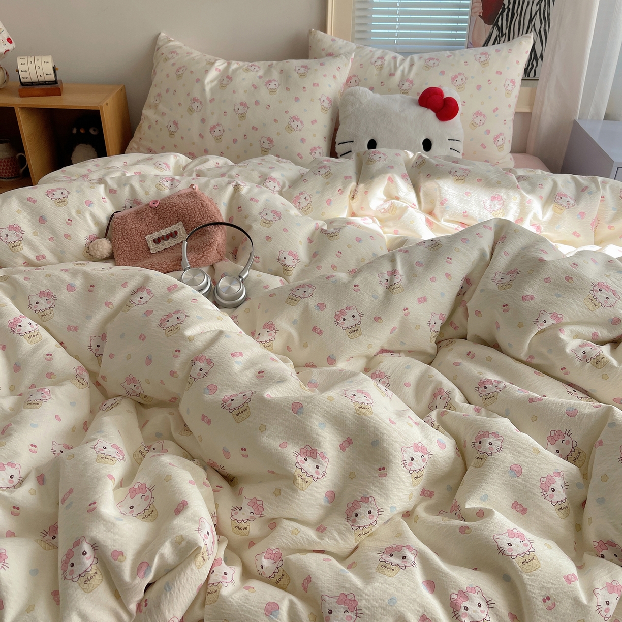 91家纺网 家纺一手货源 找家纺 繁花家居 2026新款木棉双层纱四件套 甜筒小猫-米