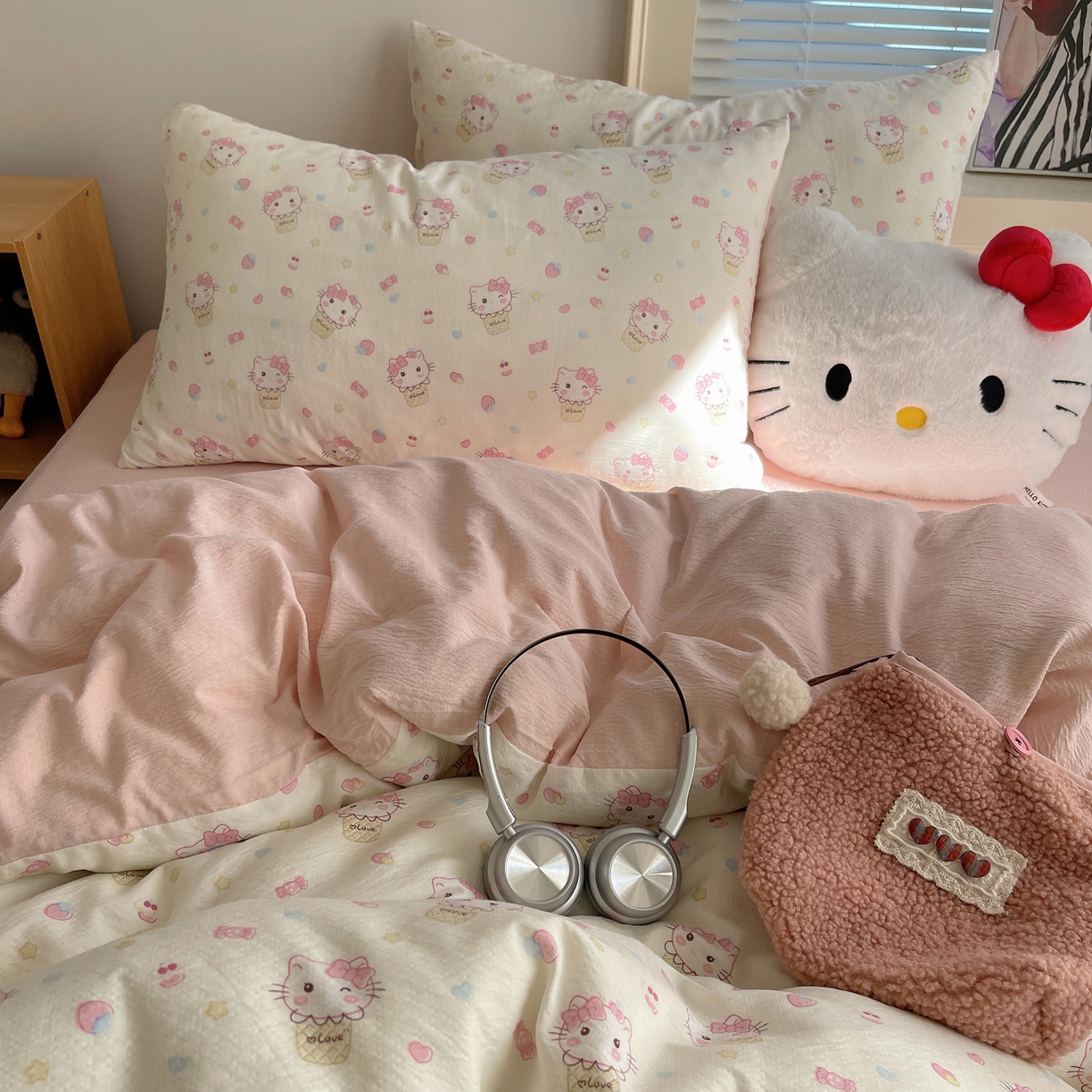 91家纺网 家纺一手货源 找家纺 繁花家居 2026新款木棉双层纱四件套 甜筒小猫-米