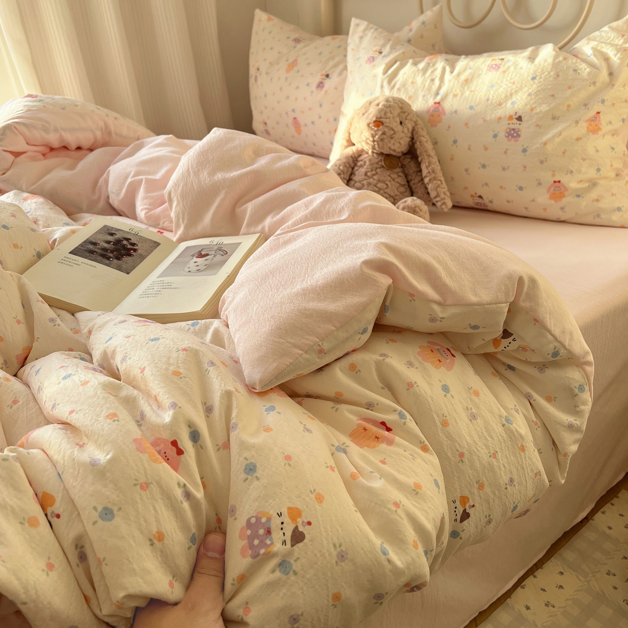91家纺网 家纺一手货源 找家纺 繁花家居 2026新款木棉双层纱四件套 兔兔与猫
