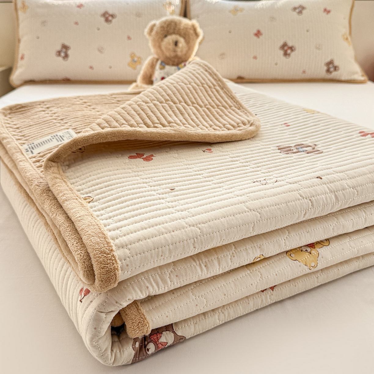 91家纺网 家纺一手货源 找家纺 恒尚居 2026新款纯棉牛奶绒双拼床垫双面两用床褥垫夹棉床盖床褥垫-冬款四季通用-系列一 芭比熊【A纯棉-B牛奶绒】