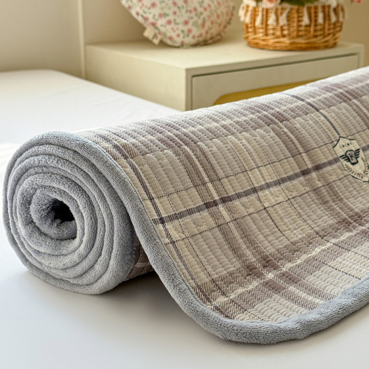 91家纺网 家纺一手货源 找家纺 恒尚居 2026新款纯棉牛奶绒双拼床垫双面两用床褥垫夹棉床盖床褥垫-冬款四季通用-系列一 宝莉格【A纯棉-B牛奶绒】