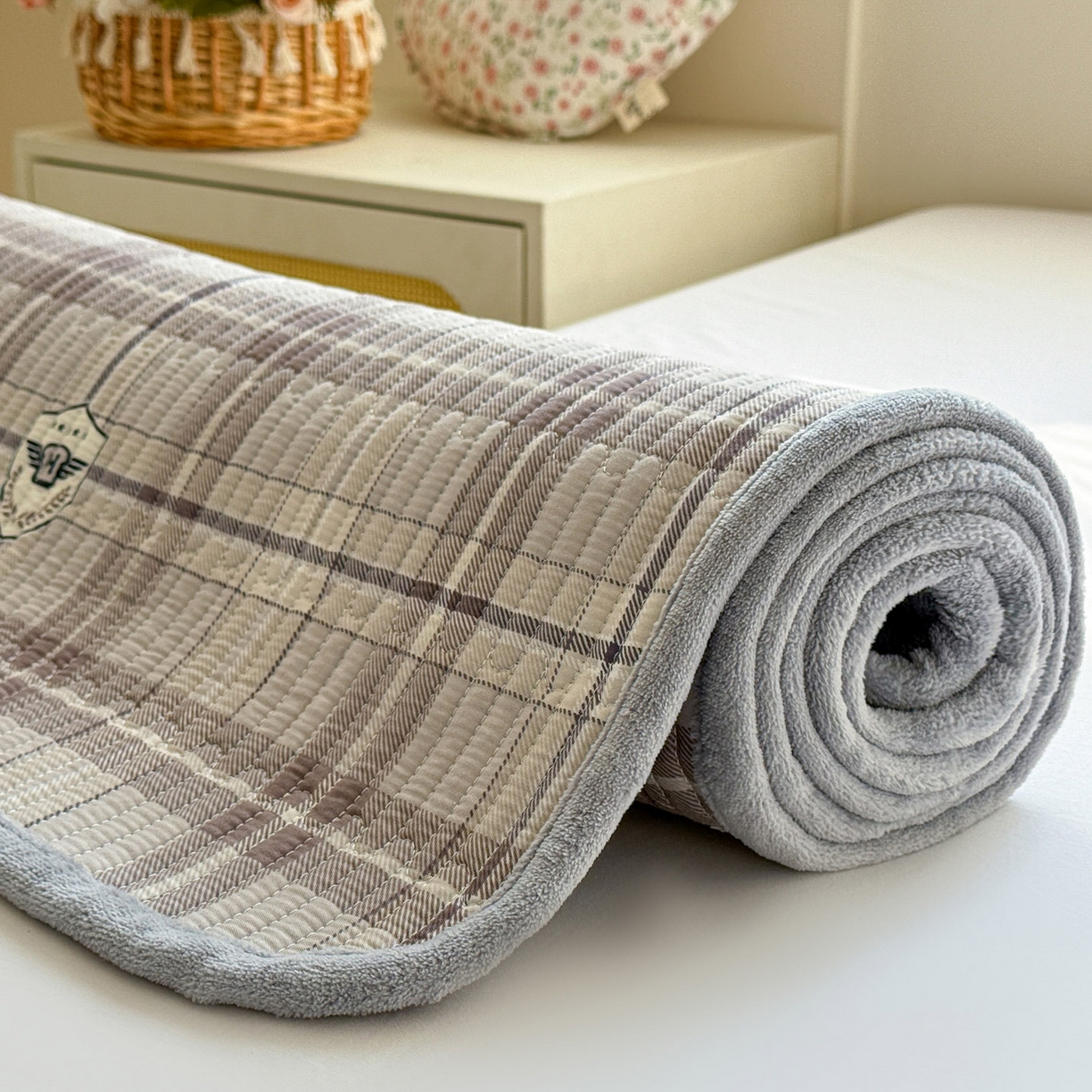 91家纺网 家纺一手货源 找家纺 恒尚居 2026新款纯棉牛奶绒双拼床垫双面两用床褥垫夹棉床盖床褥垫-冬款四季通用-系列一 宝莉格【A纯棉-B牛奶绒】