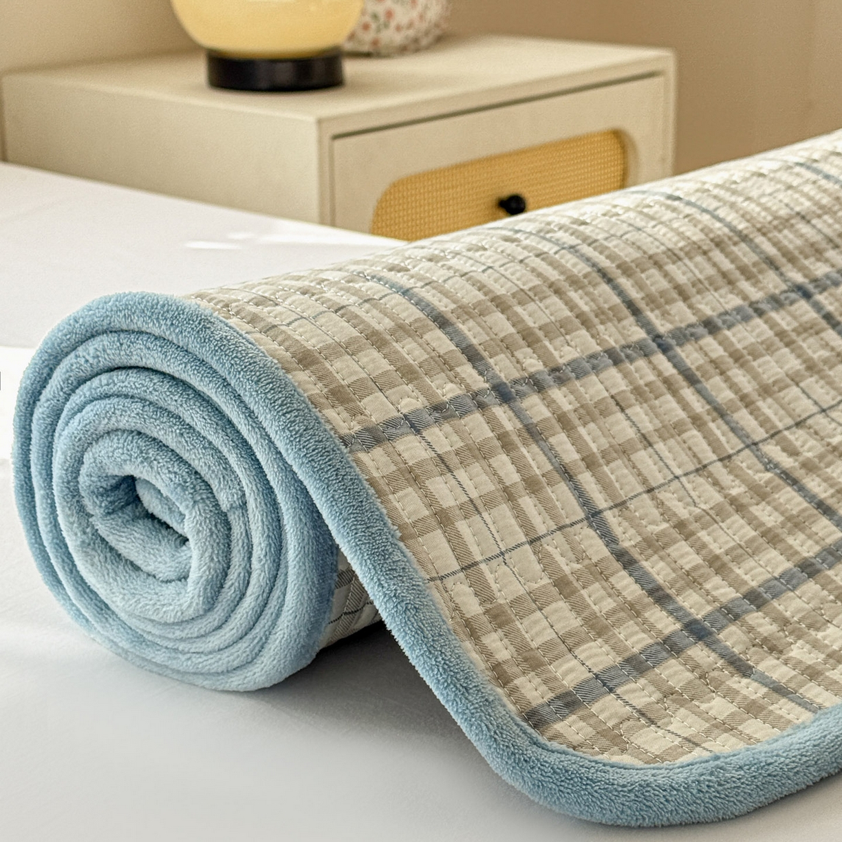 91家纺网 家纺一手货源 找家纺 恒尚居 2026新款纯棉牛奶绒双拼床垫双面两用床褥垫夹棉床盖床褥垫-冬款四季通用-系列一 大格蓝灰【A纯棉-B牛奶绒】