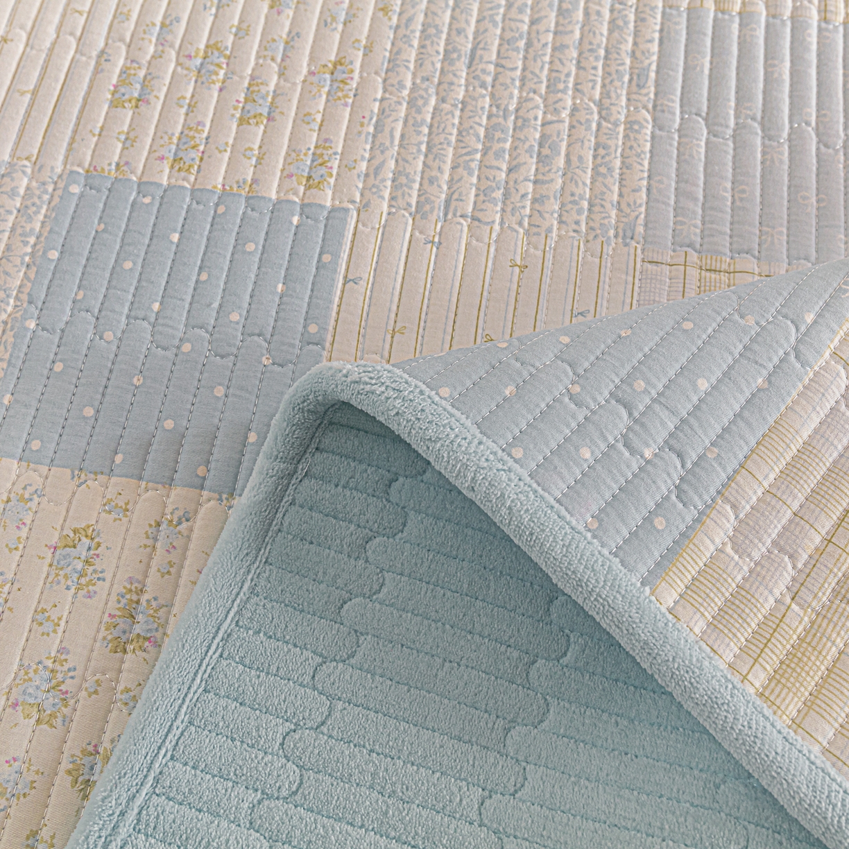 91家纺网 家纺一手货源 找家纺 恒尚居 2026新款纯棉牛奶绒双拼床垫双面两用床褥垫夹棉床盖床褥垫-冬款四季通用-系列一 芳菲-蓝【A纯棉-B牛奶绒】