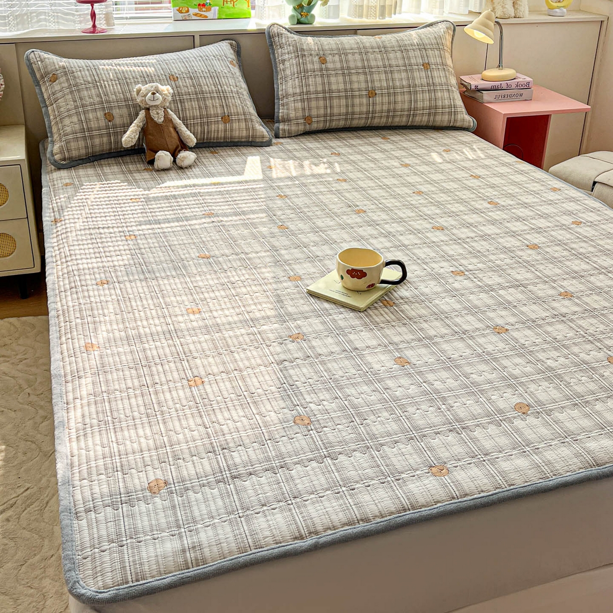 91家纺网 家纺一手货源 找家纺 恒尚居 2026新款纯棉牛奶绒双拼床垫双面两用床褥垫夹棉床盖床褥垫-冬款四季通用-系列一 米熊格【A纯棉-B牛奶绒】