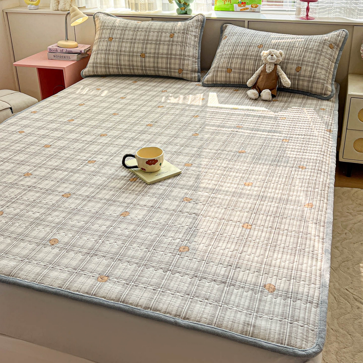 91家纺网 家纺一手货源 找家纺 恒尚居 2026新款纯棉牛奶绒双拼床垫双面两用床褥垫夹棉床盖床褥垫-冬款四季通用-系列一 米熊格【A纯棉-B牛奶绒】