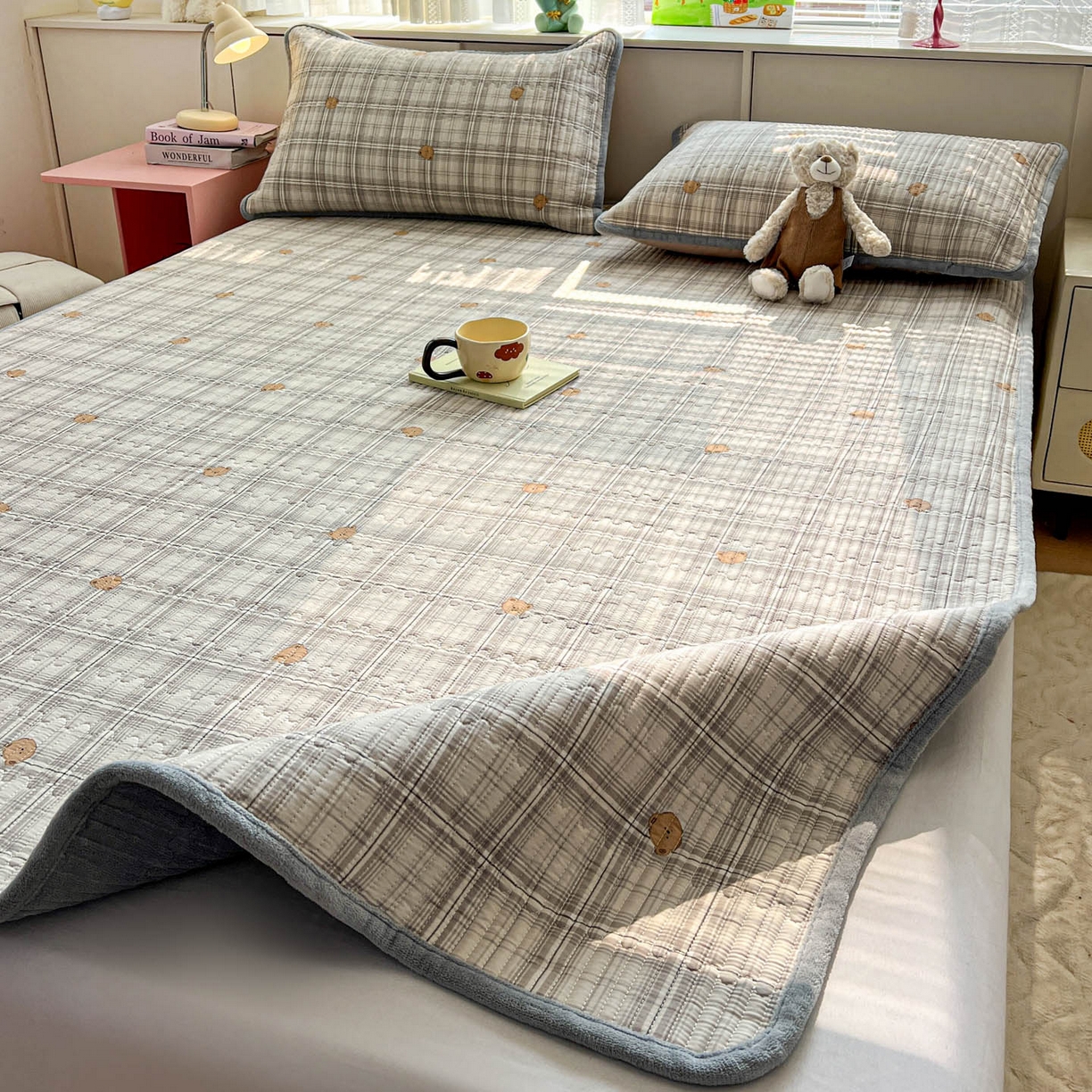 91家纺网 家纺一手货源 找家纺 恒尚居 2026新款纯棉牛奶绒双拼床垫双面两用床褥垫夹棉床盖床褥垫-冬款四季通用-系列一 米熊格【A纯棉-B牛奶绒】