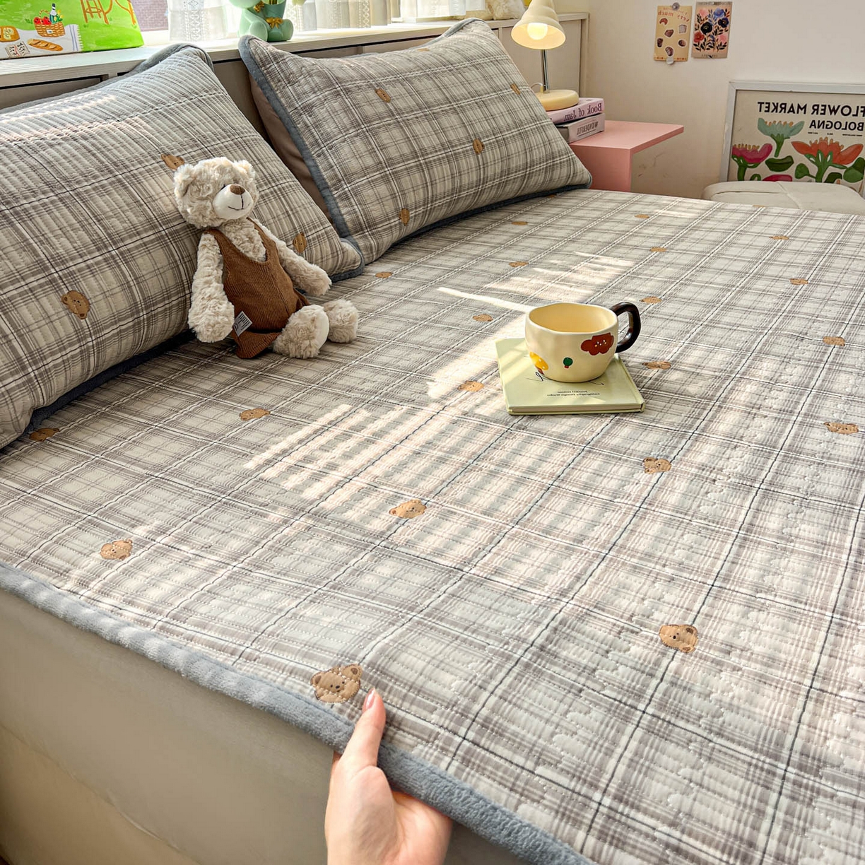 91家纺网 家纺一手货源 找家纺 恒尚居 2026新款纯棉牛奶绒双拼床垫双面两用床褥垫夹棉床盖床褥垫-冬款四季通用-系列一 米熊格【A纯棉-B牛奶绒】