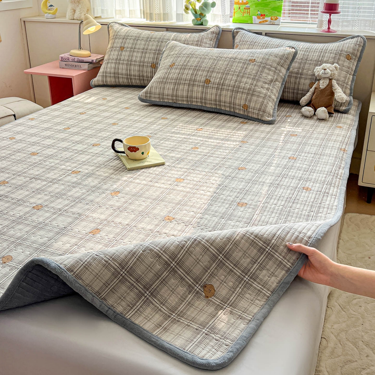 91家纺网 家纺一手货源 找家纺 恒尚居 2026新款纯棉牛奶绒双拼床垫双面两用床褥垫夹棉床盖床褥垫-冬款四季通用-系列一 米熊格【A纯棉-B牛奶绒】