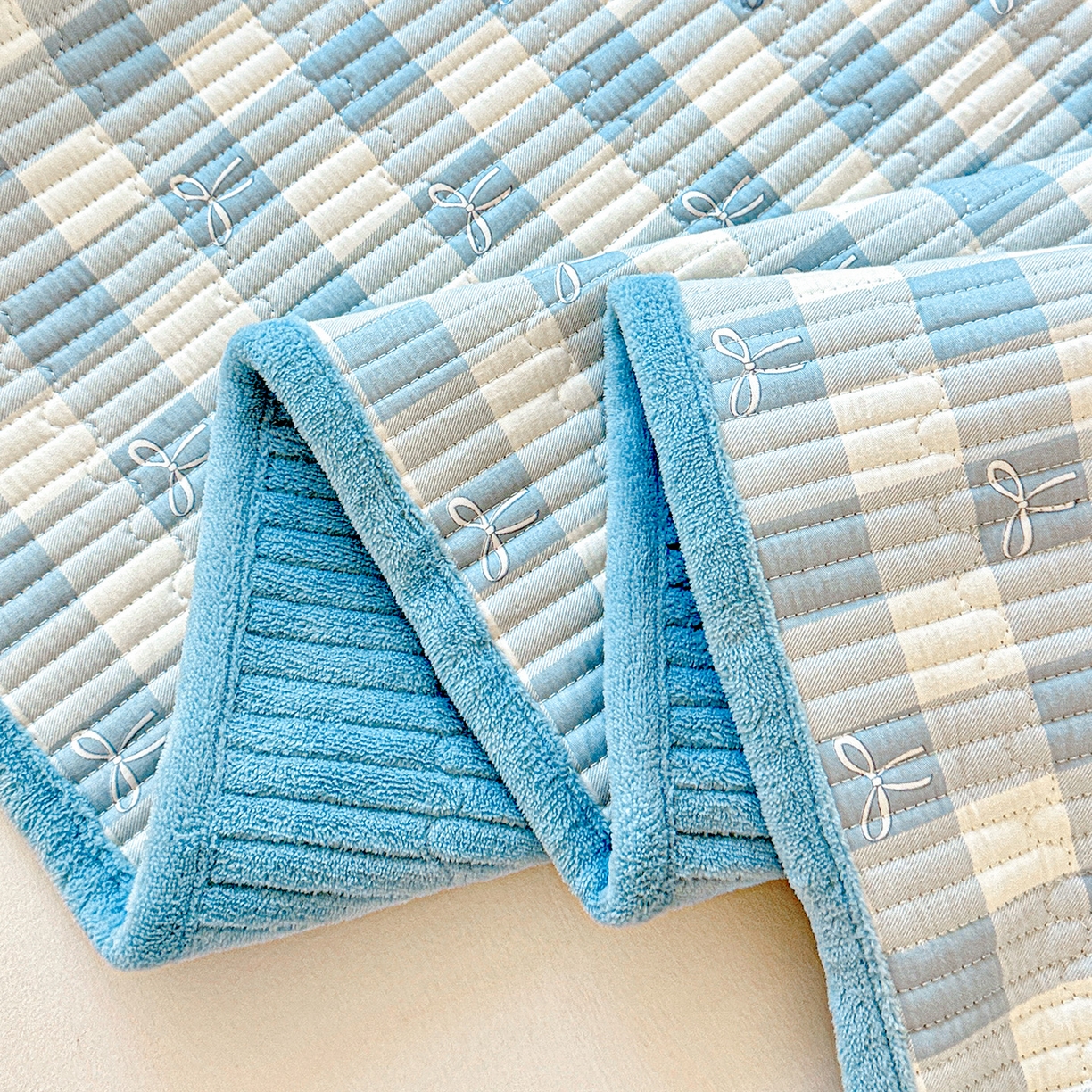 91家纺网 家纺一手货源 找家纺 恒尚居 2026新款纯棉牛奶绒双拼床垫双面两用床褥垫夹棉床盖床褥垫-冬款四季通用-系列一 青春兰【A纯棉-B牛奶绒】