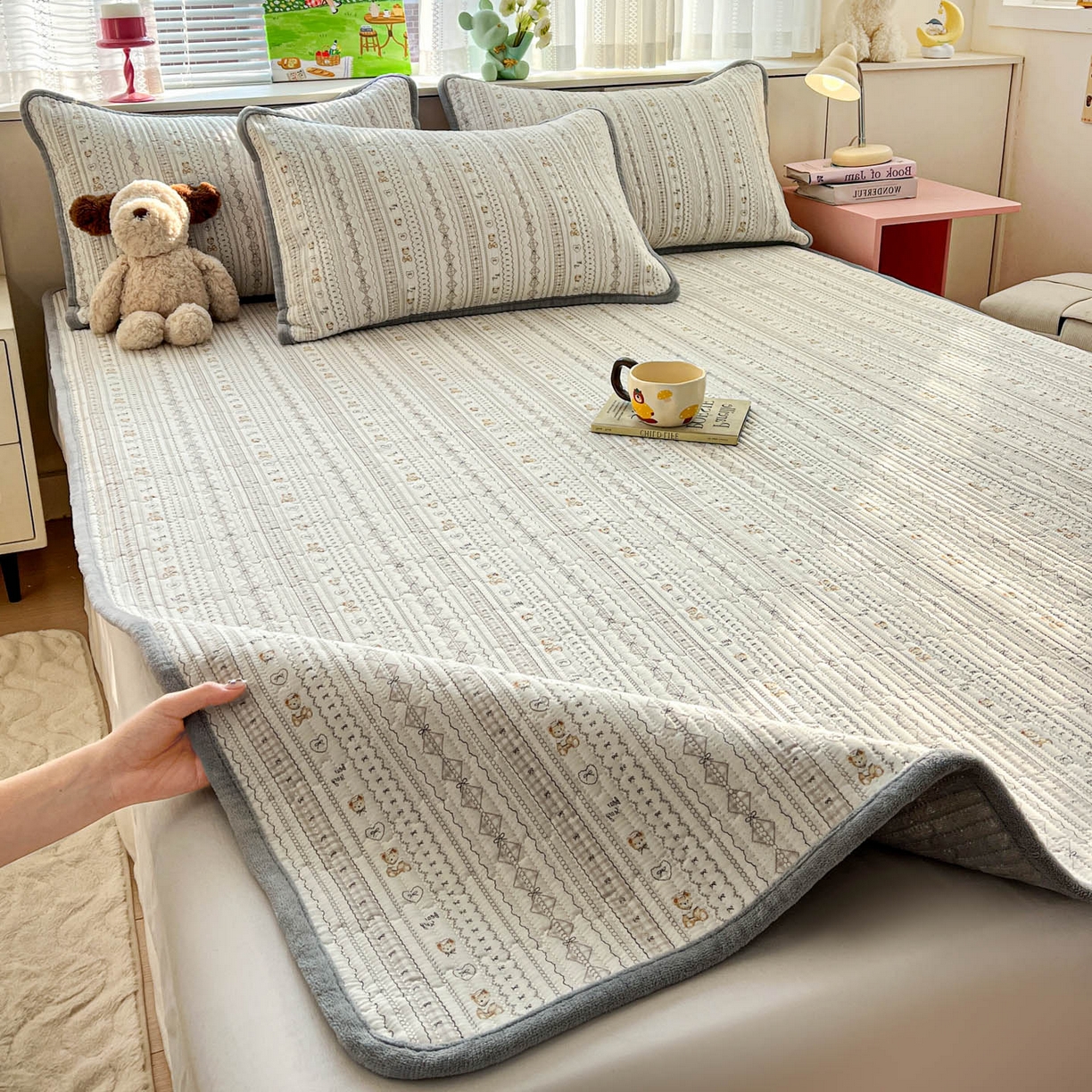 91家纺网 家纺一手货源 找家纺 恒尚居 2026新款纯棉牛奶绒双拼床垫双面两用床褥垫夹棉床盖床褥垫-冬款四季通用-系列一 甜茶学院【A纯棉-B牛奶绒】