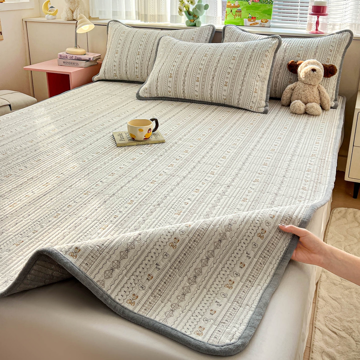 91家纺网 家纺一手货源 找家纺 恒尚居 2026新款纯棉牛奶绒双拼床垫双面两用床褥垫夹棉床盖床褥垫-冬款四季通用-系列一 甜茶学院【A纯棉-B牛奶绒】