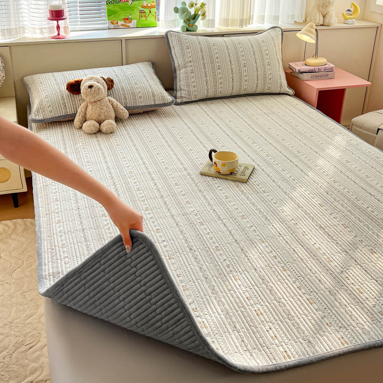 91家纺网 家纺一手货源 找家纺 恒尚居 2026新款纯棉牛奶绒双拼床垫双面两用床褥垫夹棉床盖床褥垫-冬款四季通用-系列一 甜茶学院【A纯棉-B牛奶绒】