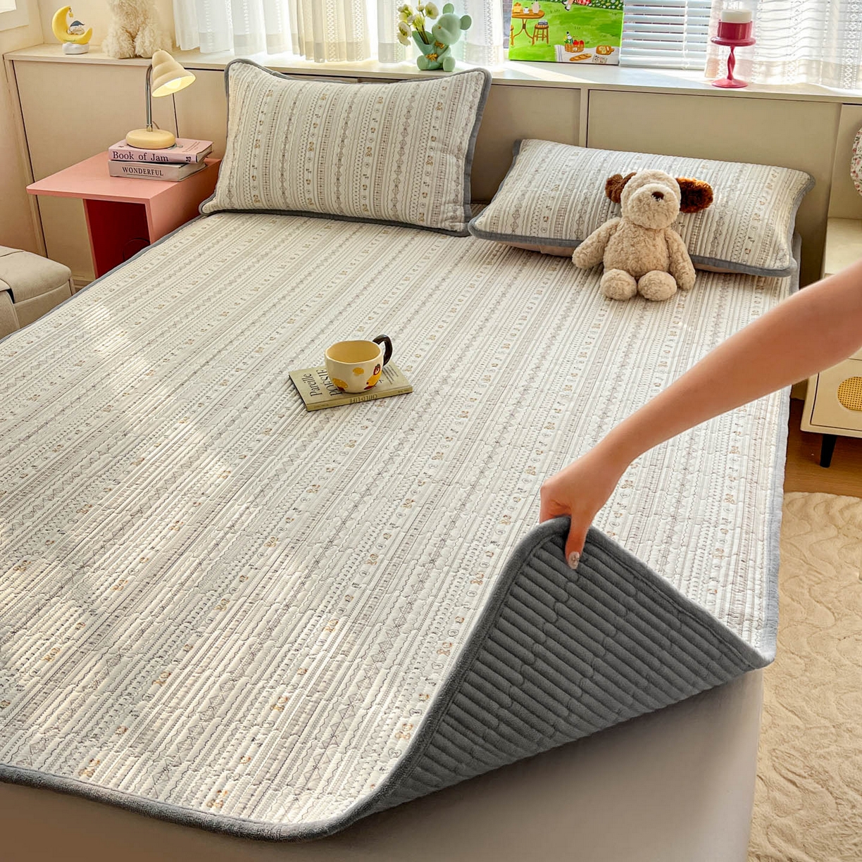 91家纺网 家纺一手货源 找家纺 恒尚居 2026新款纯棉牛奶绒双拼床垫双面两用床褥垫夹棉床盖床褥垫-冬款四季通用-系列一 甜茶学院【A纯棉-B牛奶绒】