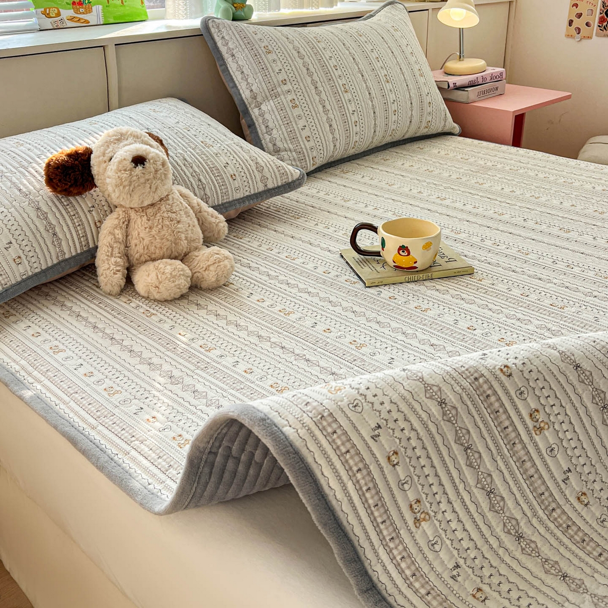 91家纺网 家纺一手货源 找家纺 恒尚居 2026新款纯棉牛奶绒双拼床垫双面两用床褥垫夹棉床盖床褥垫-冬款四季通用-系列一 甜茶学院【A纯棉-B牛奶绒】