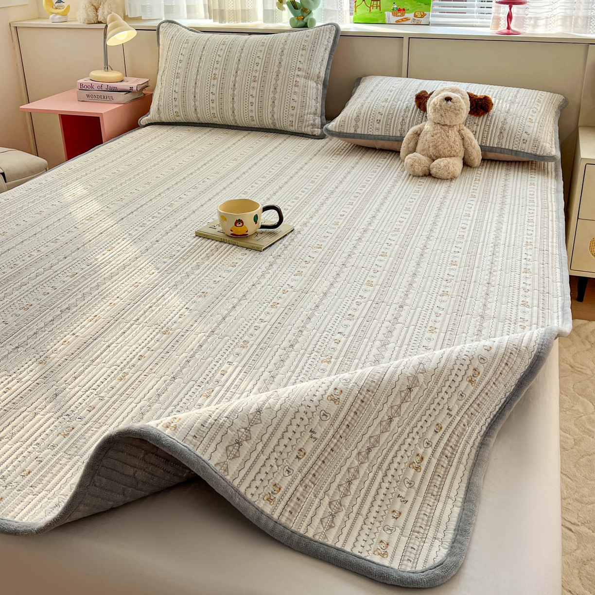 91家纺网 家纺一手货源 找家纺 恒尚居 2026新款纯棉牛奶绒双拼床垫双面两用床褥垫夹棉床盖床褥垫-冬款四季通用-系列一 甜茶学院【A纯棉-B牛奶绒】