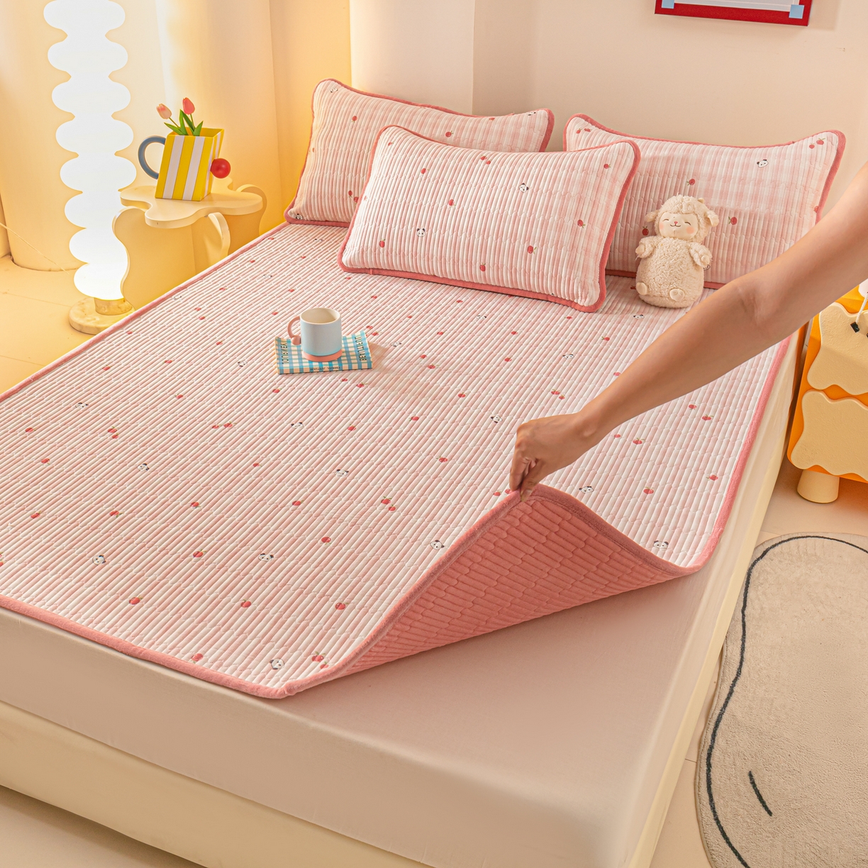 91家纺网 家纺一手货源 找家纺 恒尚居 2026新款纯棉牛奶绒双拼床垫双面两用床褥垫夹棉床盖床褥垫-冬款四季通用-系列一 小欢喜【A纯棉-B牛奶绒】