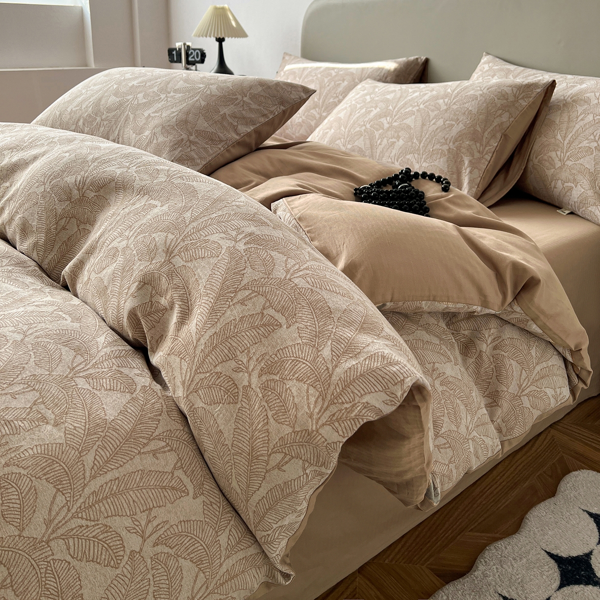 91家纺网 家纺一手货源 找家纺 锦彩家居 2026新款全棉色织大提花四件套-南法假日系列（提供买家秀） 叶茂-咖