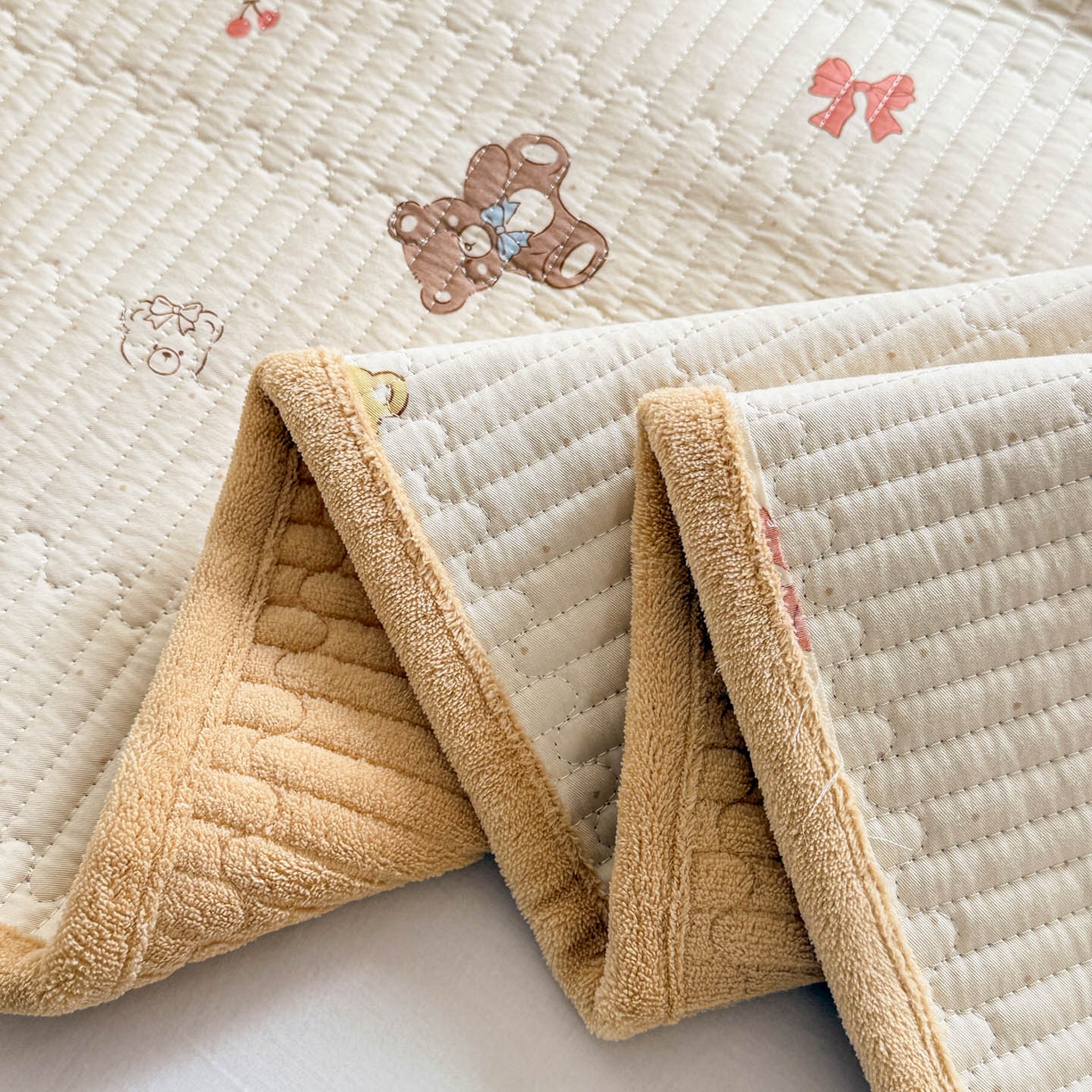 91家纺网 家纺一手货源 找家纺 恒尚居 2026新款纯棉牛奶绒双拼床垫双面两用床褥垫夹棉床盖床褥垫-冬款四季通用-系列二 芭比熊【A纯棉-B牛奶绒】