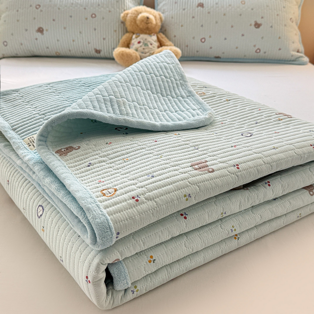 91家纺网 家纺一手货源 找家纺 恒尚居 2026新款纯棉牛奶绒双拼床垫双面两用床褥垫夹棉床盖床褥垫-冬款四季通用-系列二 布布熊【A纯棉-B牛奶绒】