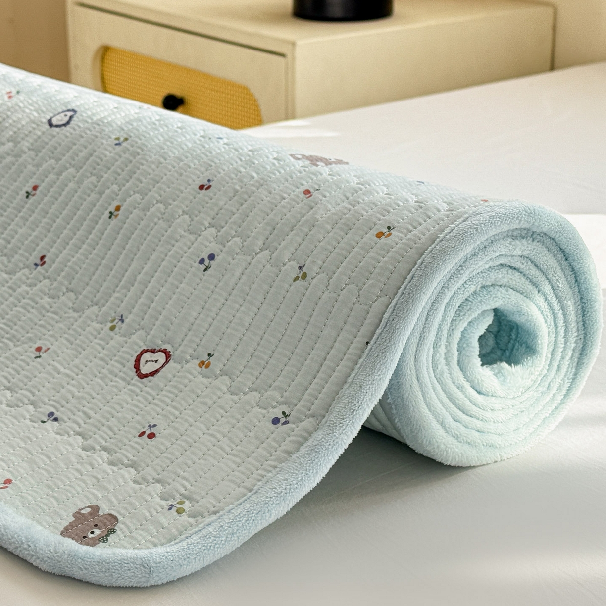 91家纺网 家纺一手货源 找家纺 恒尚居 2026新款纯棉牛奶绒双拼床垫双面两用床褥垫夹棉床盖床褥垫-冬款四季通用-系列二 布布熊【A纯棉-B牛奶绒】