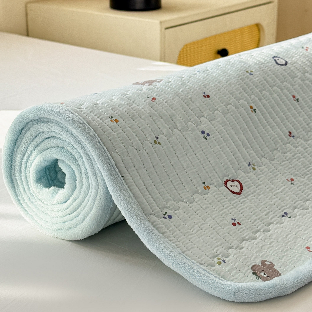 91家纺网 家纺一手货源 找家纺 恒尚居 2026新款纯棉牛奶绒双拼床垫双面两用床褥垫夹棉床盖床褥垫-冬款四季通用-系列二 布布熊【A纯棉-B牛奶绒】