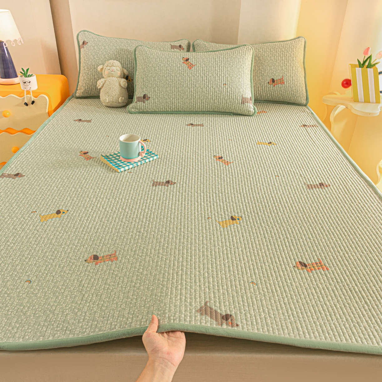 91家纺网 家纺一手货源 找家纺 恒尚居 2026新款纯棉牛奶绒双拼床垫双面两用床褥垫夹棉床盖床褥垫-冬款四季通用-系列二 布丁狗【A纯棉-B牛奶绒】