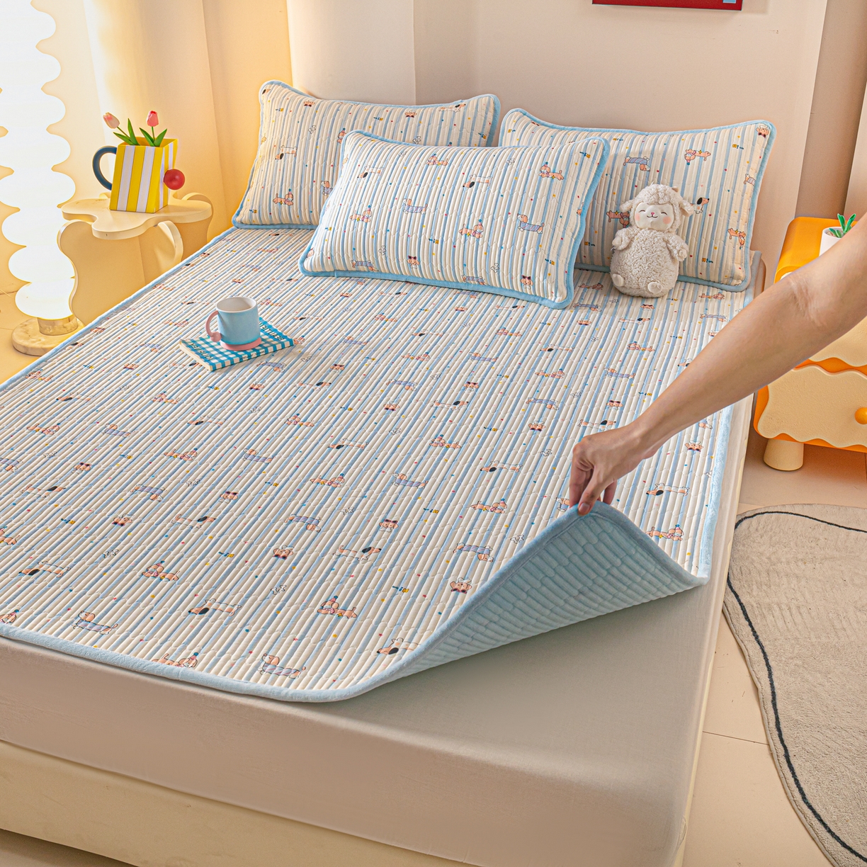 91家纺网 家纺一手货源 找家纺 恒尚居 2026新款纯棉牛奶绒双拼床垫双面两用床褥垫夹棉床盖床褥垫-冬款四季通用-系列二 机灵旺仔【A纯棉-B牛奶绒】