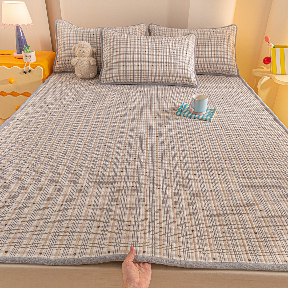 91家纺网 家纺一手货源 找家纺 恒尚居 2026新款纯棉牛奶绒双拼床垫双面两用床褥垫夹棉床盖床褥垫-冬款四季通用-系列二 简格调【A纯棉-B牛奶绒】