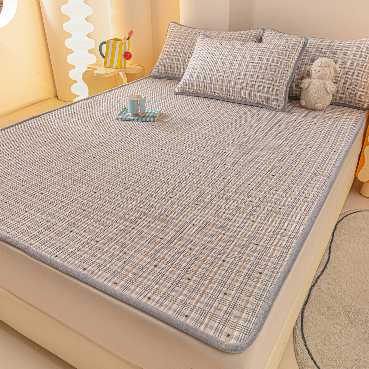 91家纺网 家纺一手货源 找家纺 恒尚居 2026新款纯棉牛奶绒双拼床垫双面两用床褥垫夹棉床盖床褥垫-冬款四季通用-系列二 简格调【A纯棉-B牛奶绒】