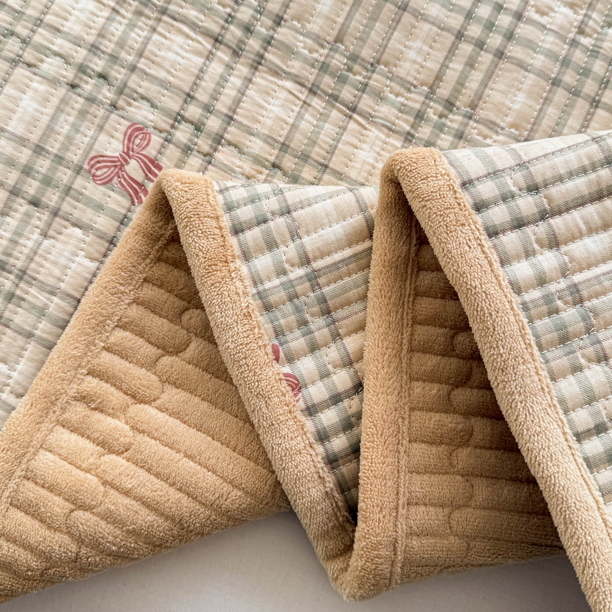 91家纺网 家纺一手货源 找家纺 恒尚居 2026新款纯棉牛奶绒双拼床垫双面两用床褥垫夹棉床盖床褥垫-冬款四季通用-系列二 卡其格【A纯棉-B牛奶绒】